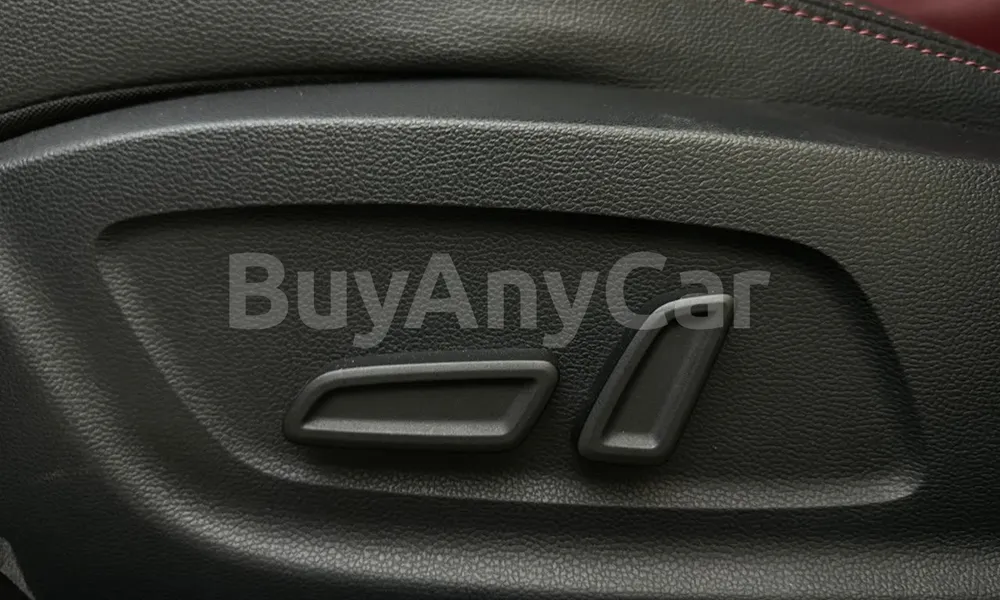 Vehicle photo 14