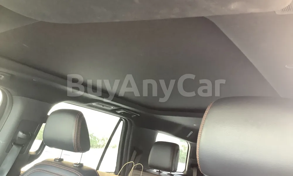Vehicle photo 8