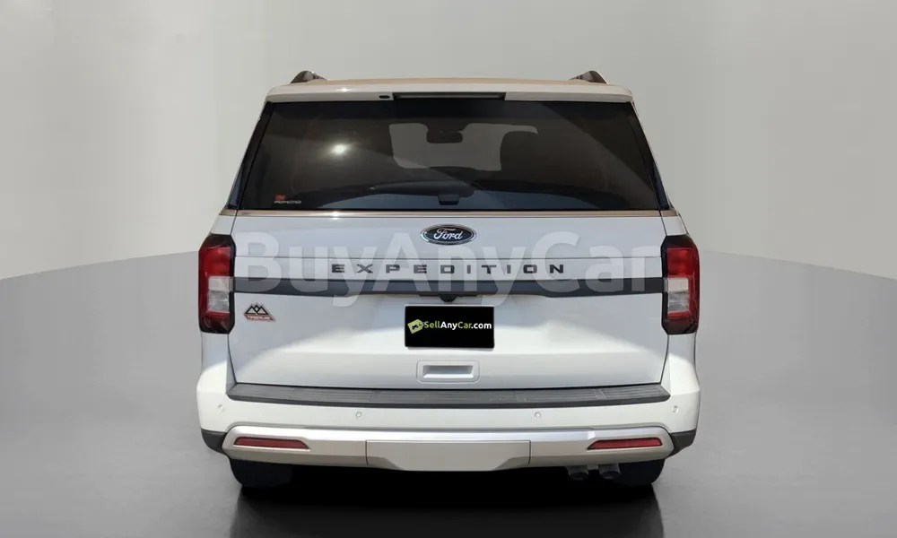 Vehicle photo 2