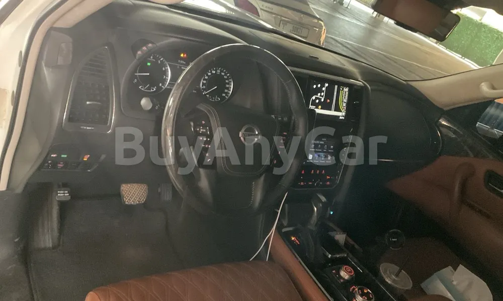 Vehicle photo 9