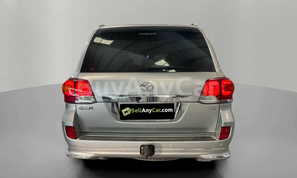 Vehicle photo 2