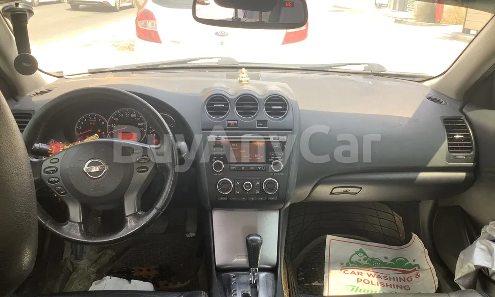 Vehicle photo 9