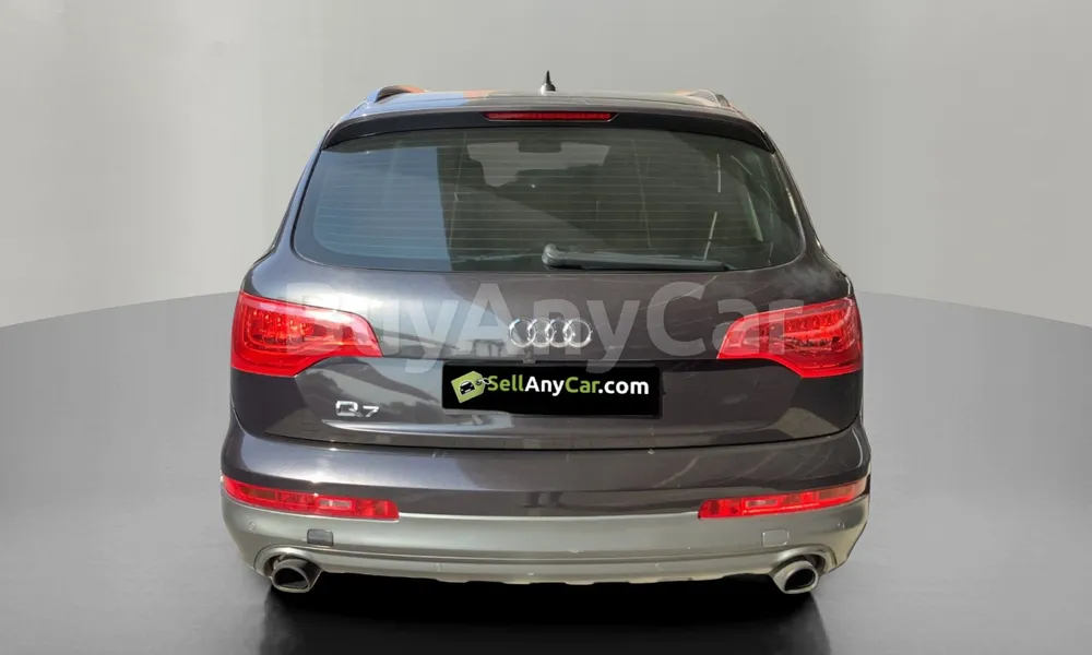 Vehicle photo 2