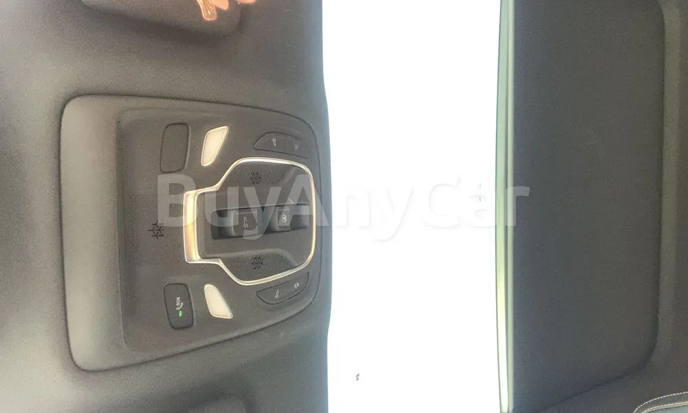 Vehicle photo 8