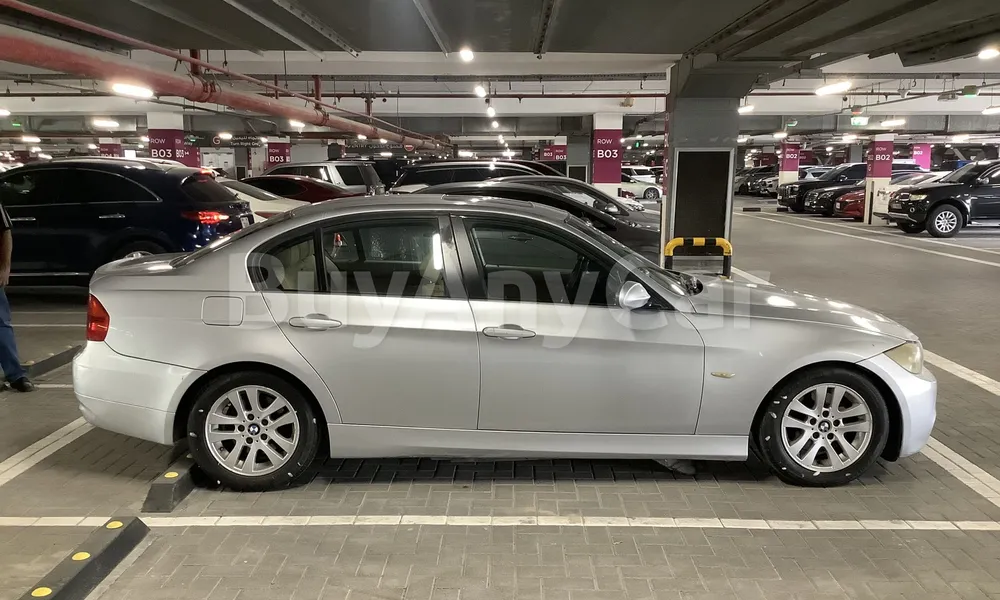 Vehicle photo 3