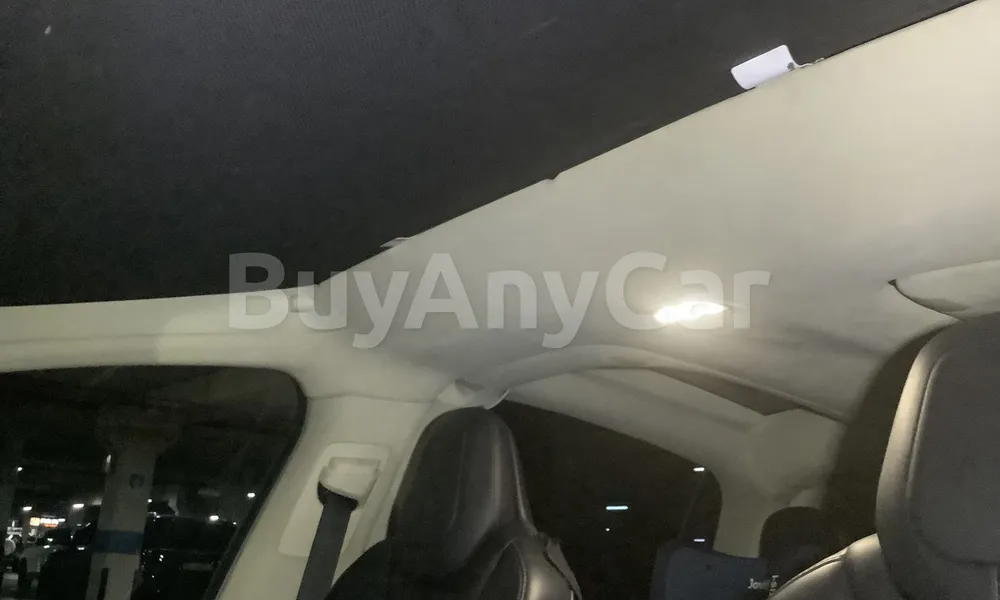 Vehicle photo 9