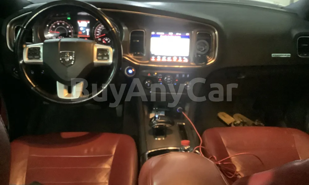 Vehicle photo 9