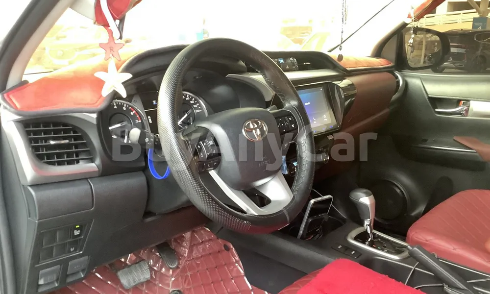 Vehicle photo 6
