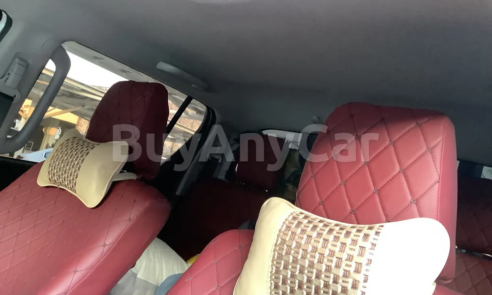 Vehicle photo 9