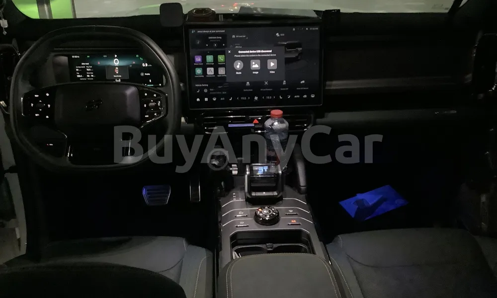 Vehicle photo 9