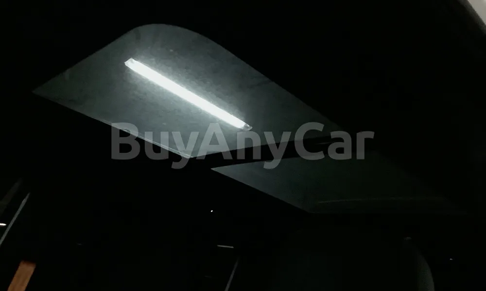 Vehicle photo 7