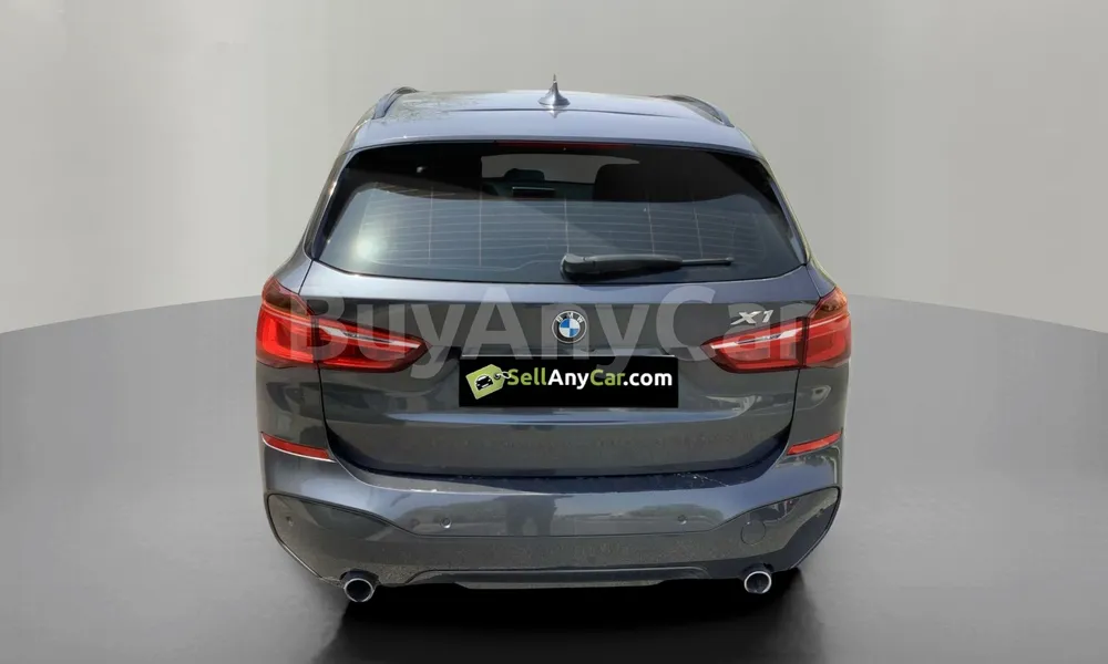 Vehicle photo 2