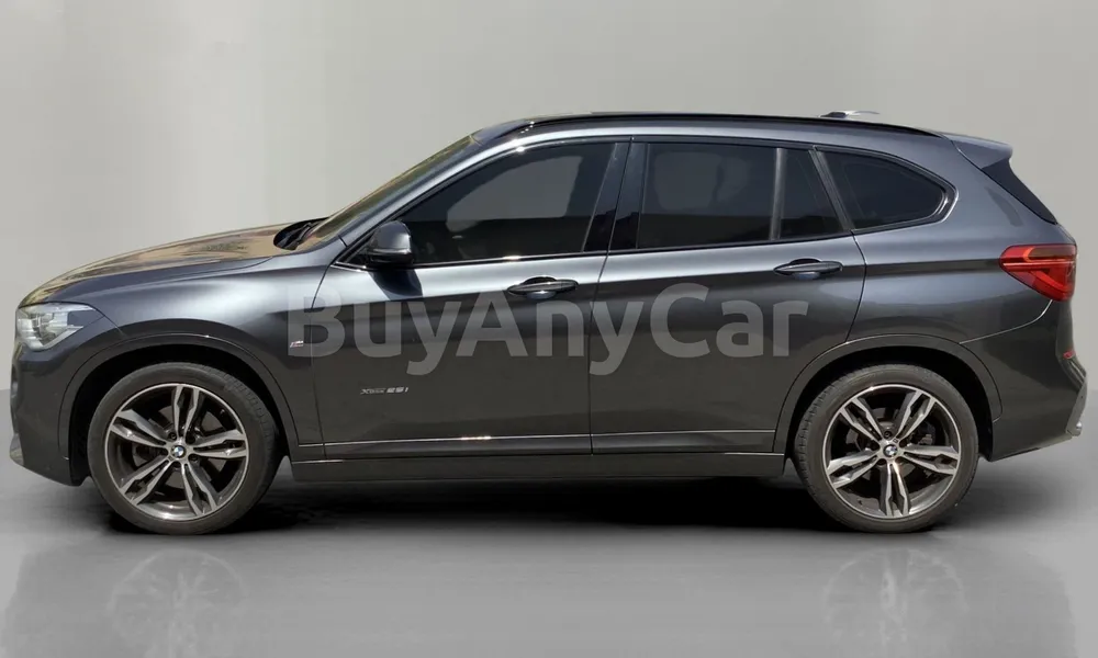 Vehicle photo 4