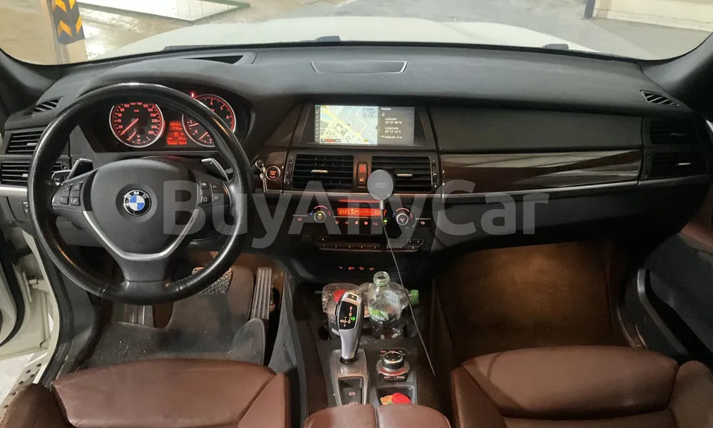 Vehicle photo 8