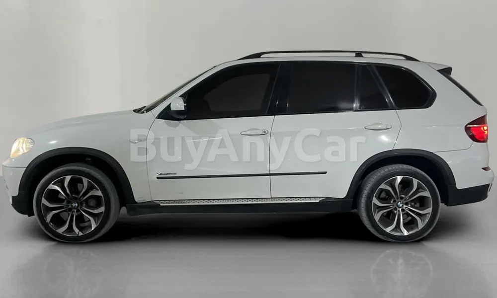 Vehicle photo 4