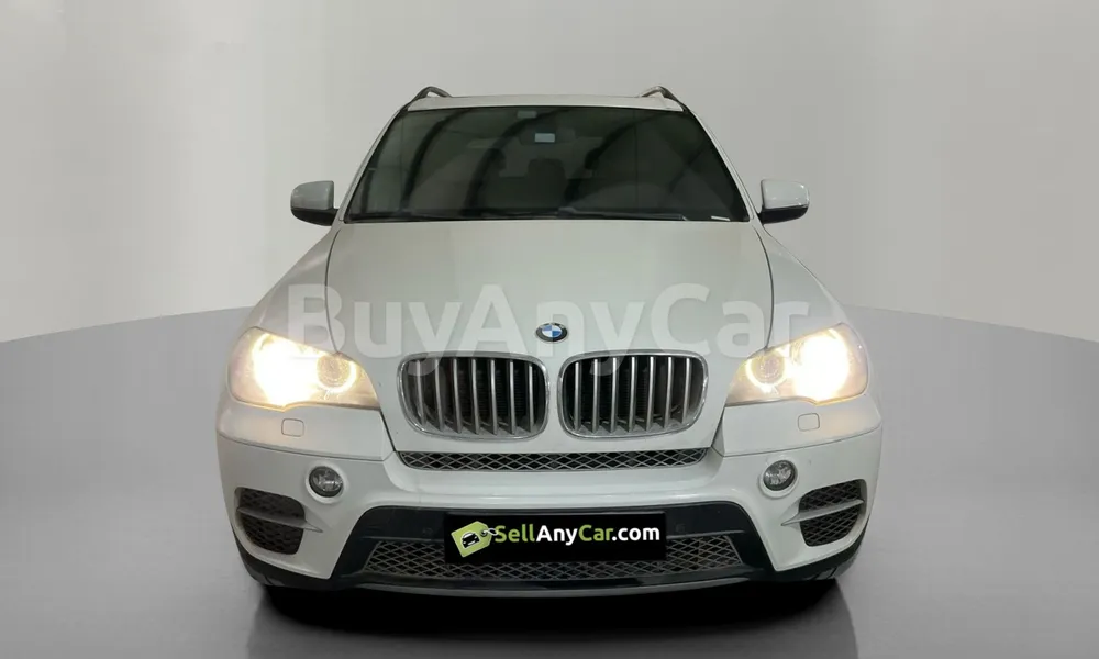 Vehicle photo 1