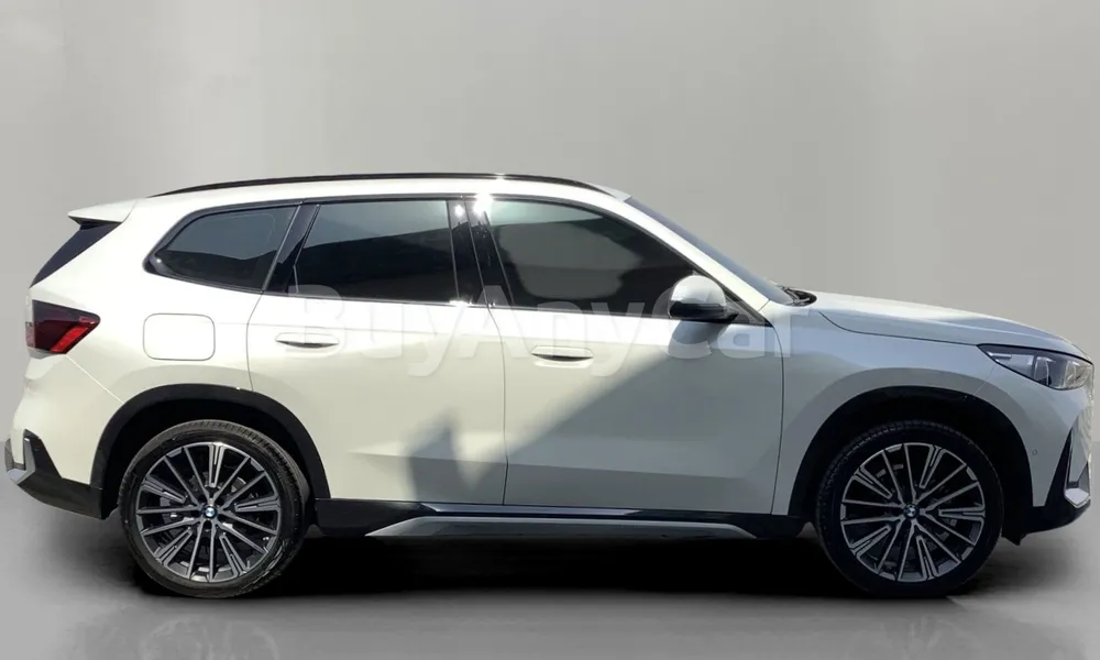 Vehicle photo 3