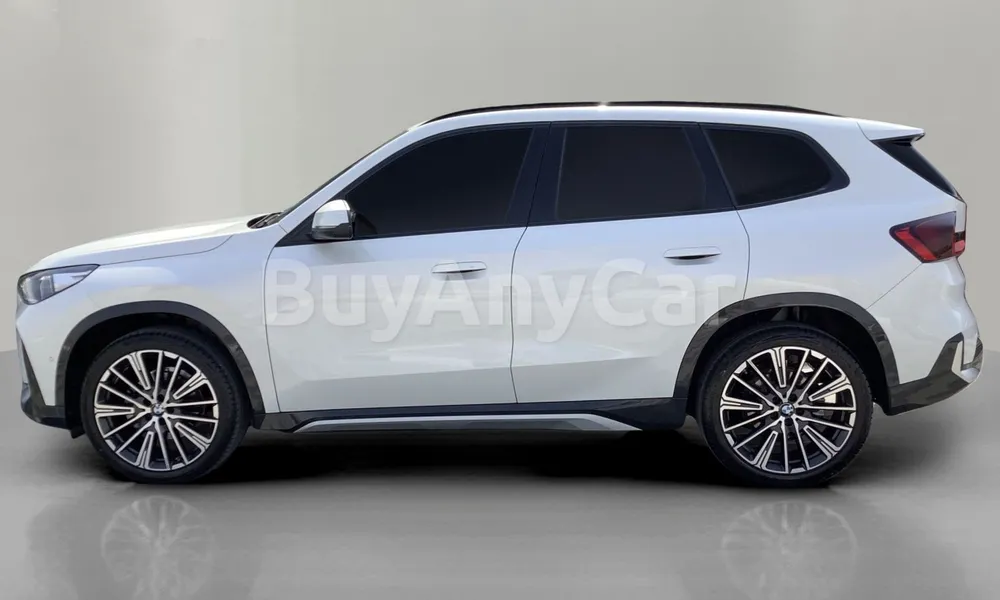 Vehicle photo 4