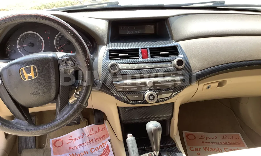 Vehicle photo 9