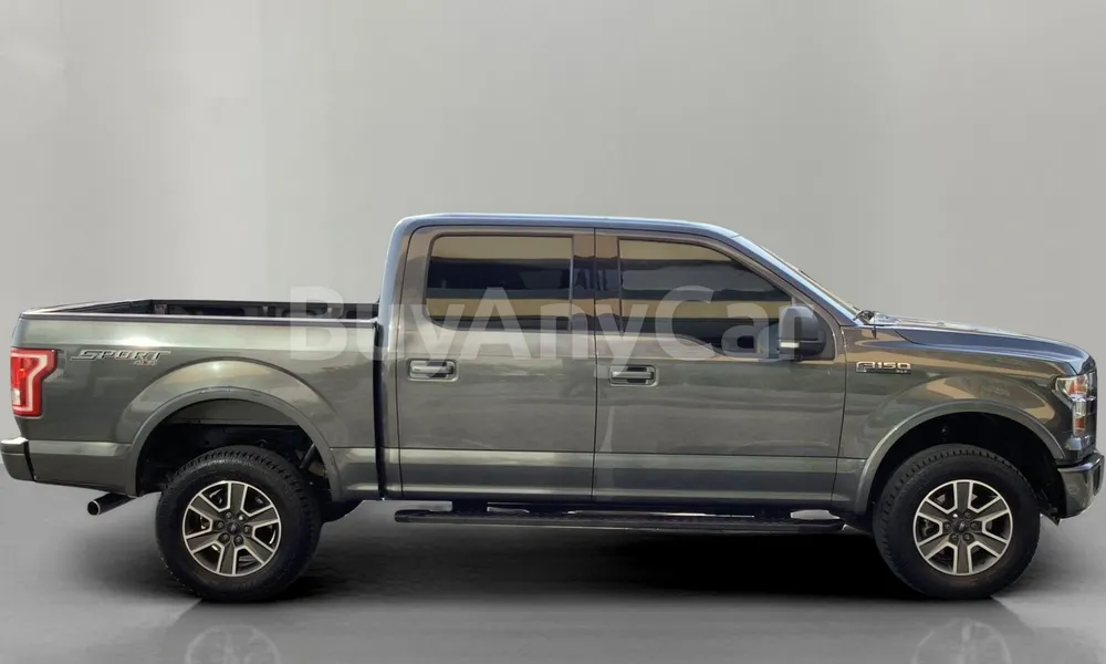 Vehicle photo 3