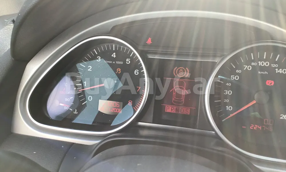 Vehicle photo 7