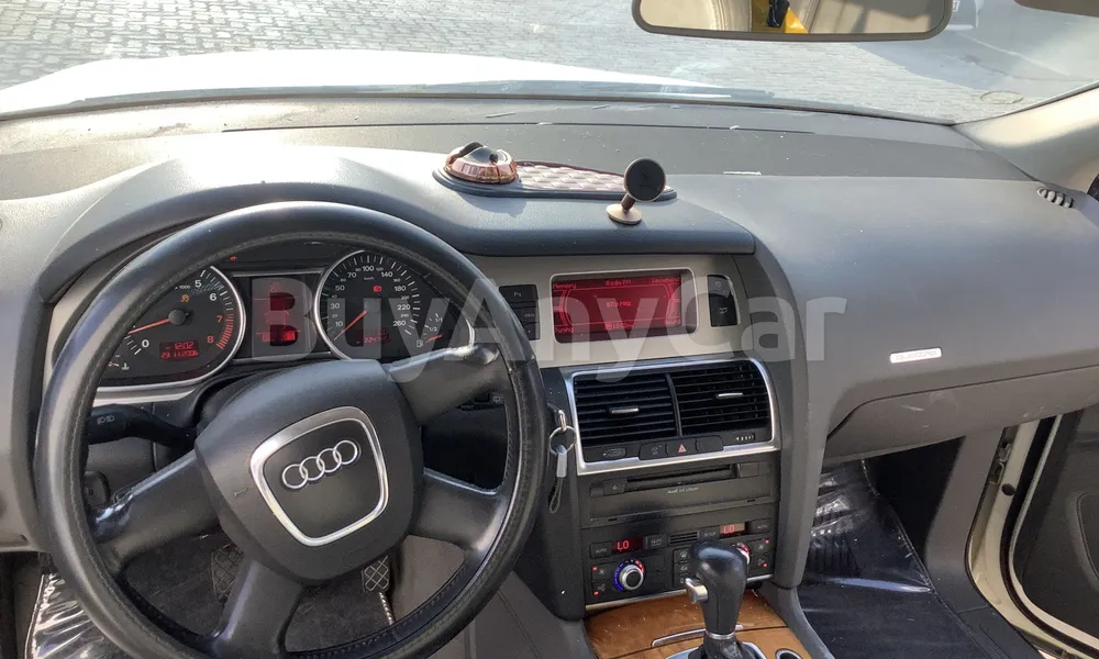 Vehicle photo 9