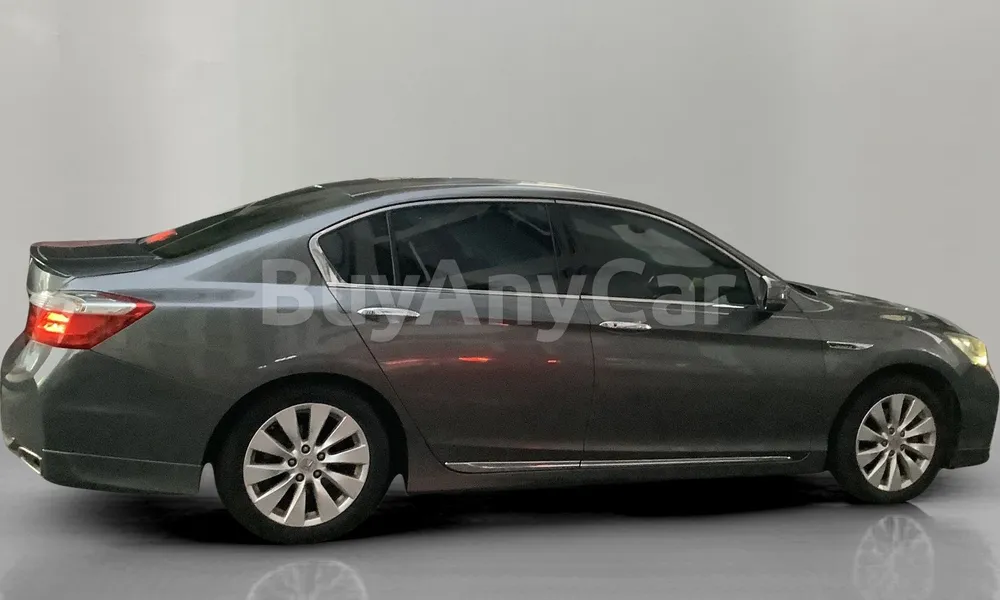Vehicle photo 3