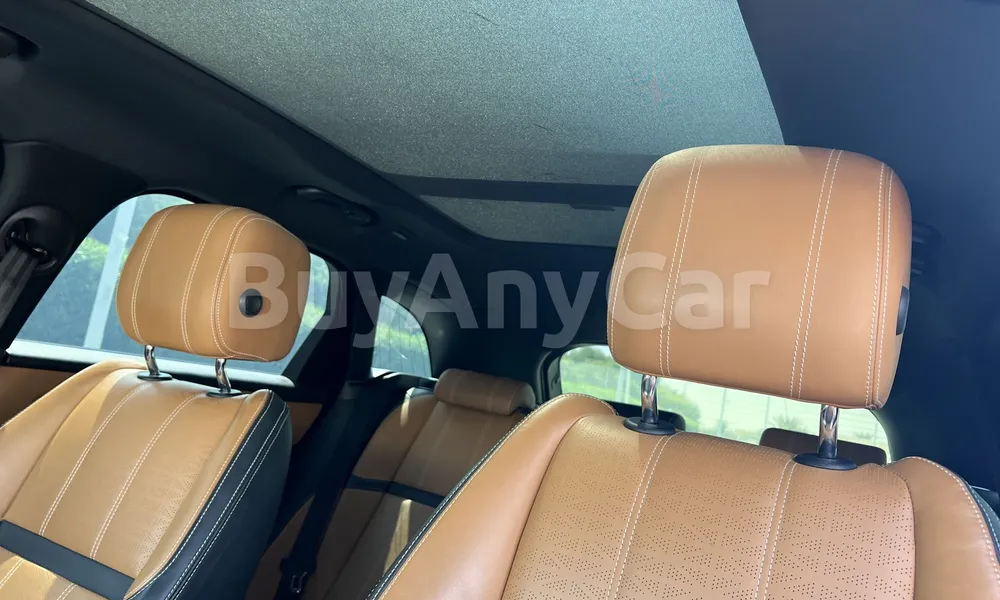 Vehicle photo 9