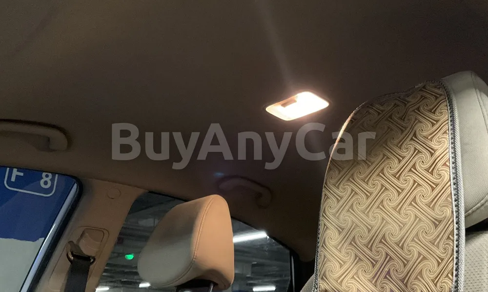 Vehicle photo 9