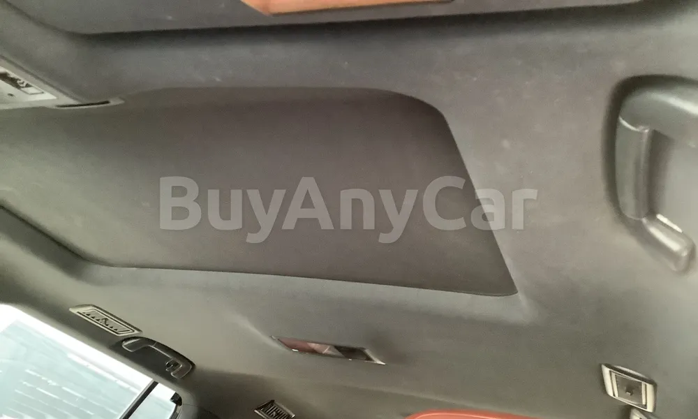Vehicle photo 9