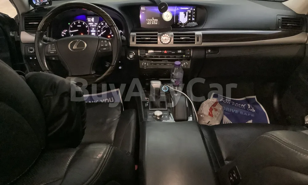 Vehicle photo 8