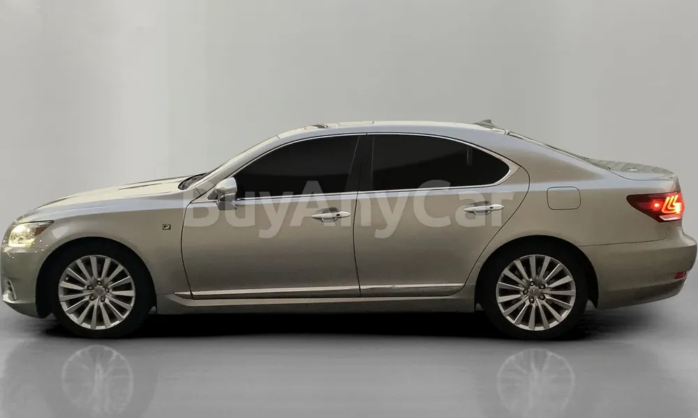 Vehicle photo 4