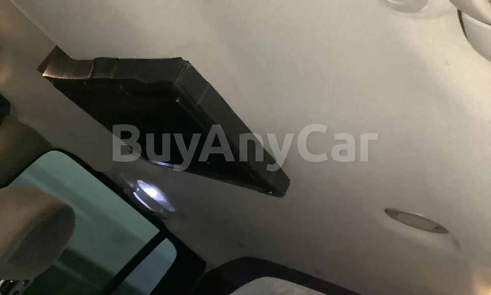 Vehicle photo 9