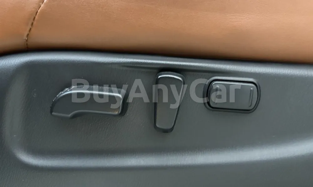 Vehicle photo 11