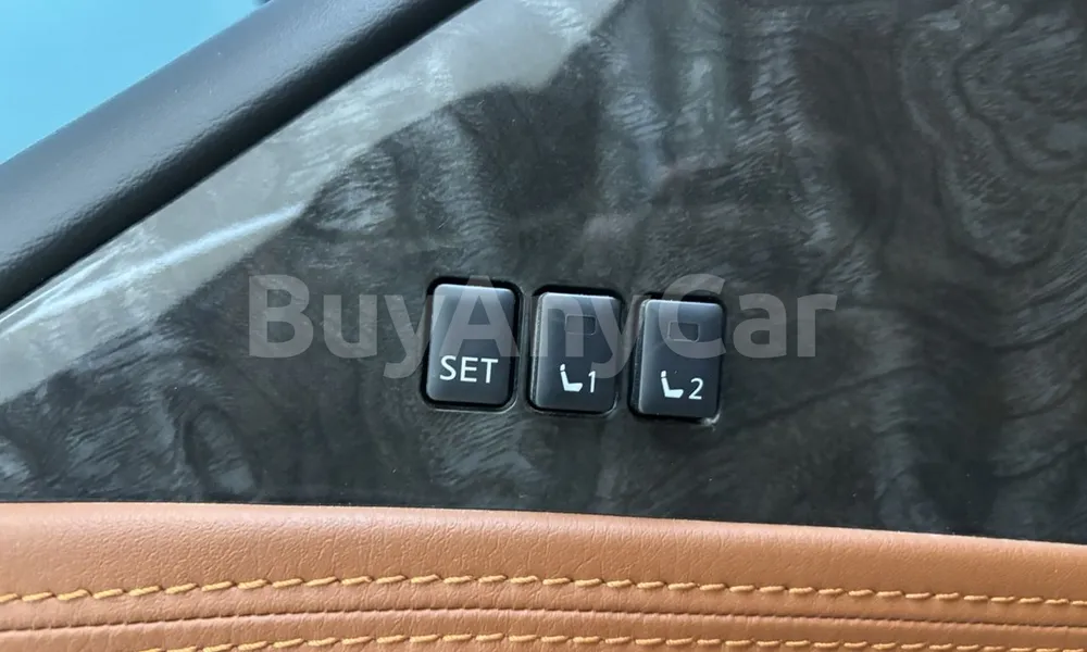 Vehicle photo 14