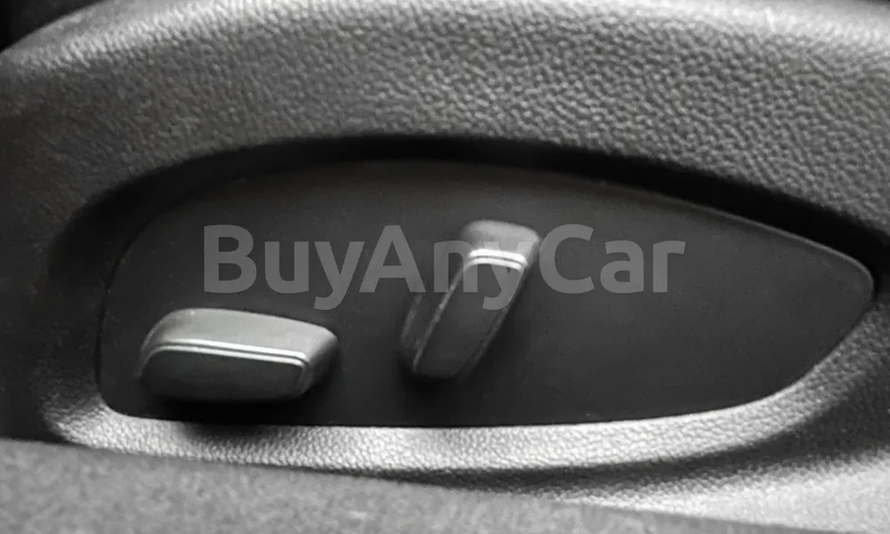 Vehicle photo 14