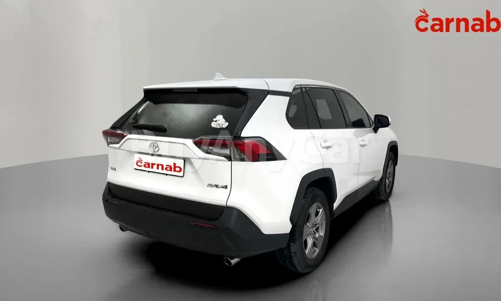 Vehicle photo 9