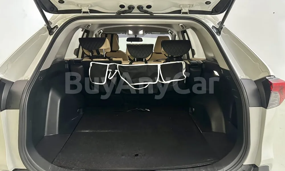 Vehicle photo 13