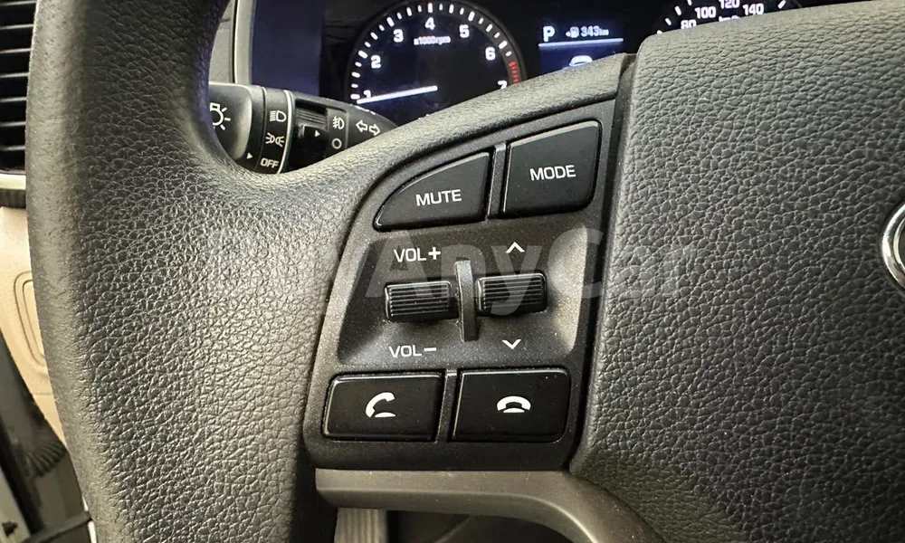 Vehicle photo 11