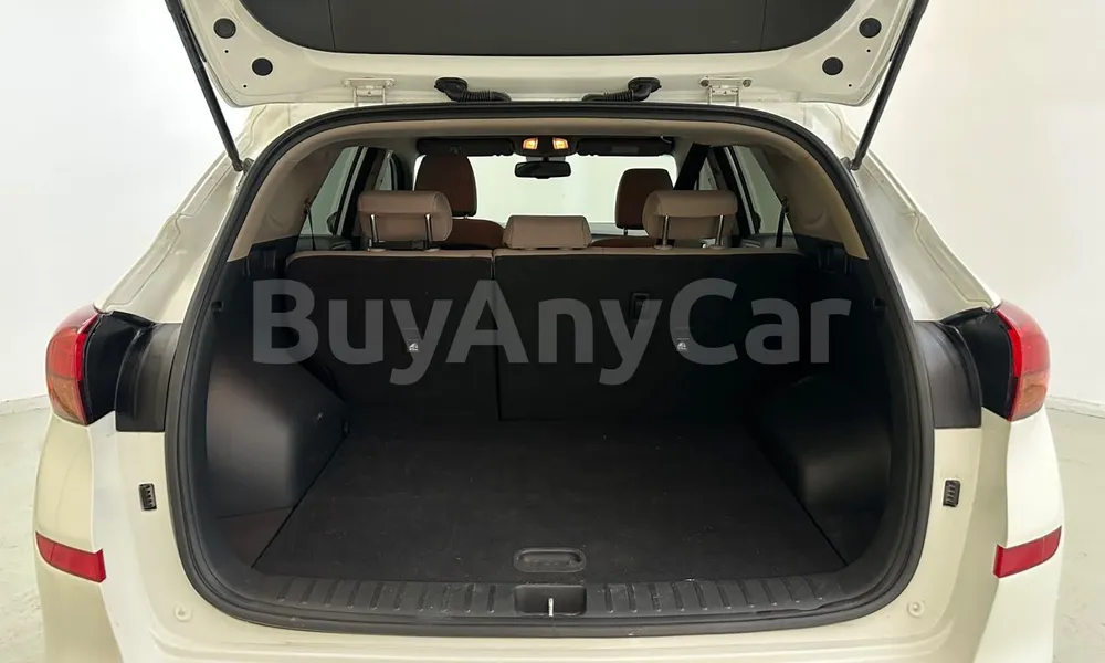 Vehicle photo 13