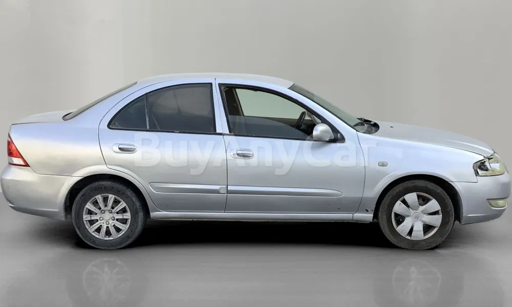 Vehicle photo 3