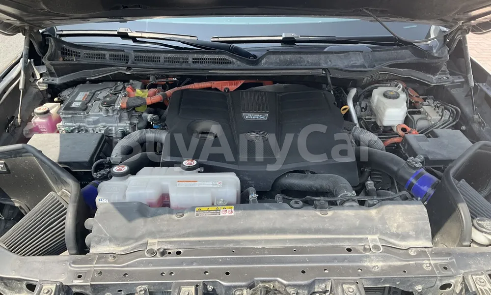 Vehicle photo 6