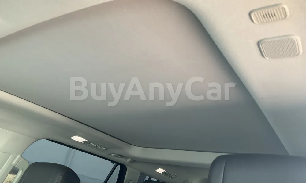 Vehicle photo 8