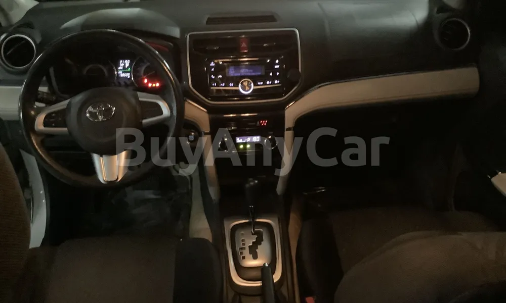 Vehicle photo 8