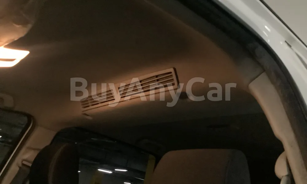 Vehicle photo 9