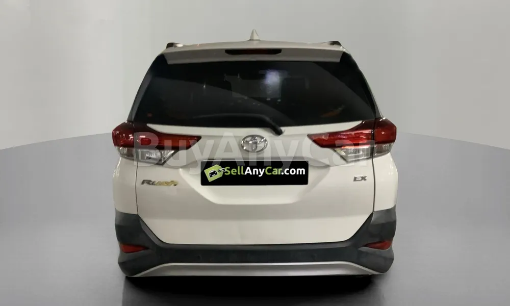 Vehicle photo 2