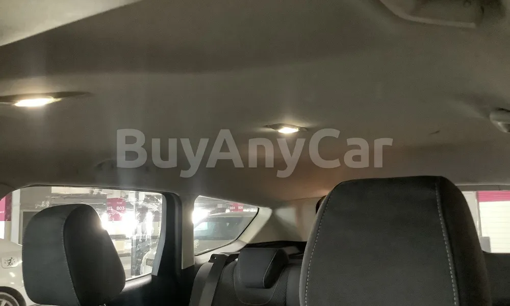 Vehicle photo 9