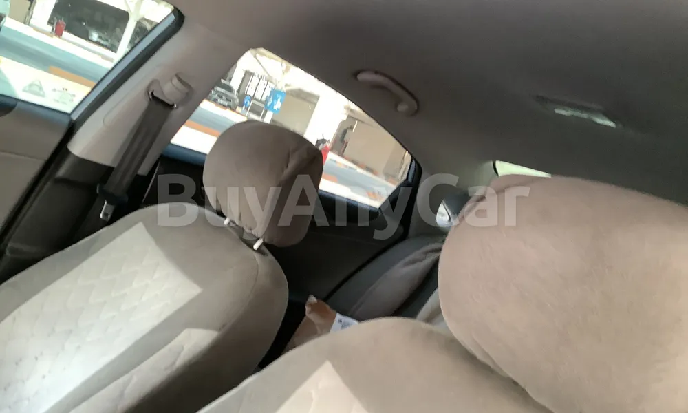 Vehicle photo 9