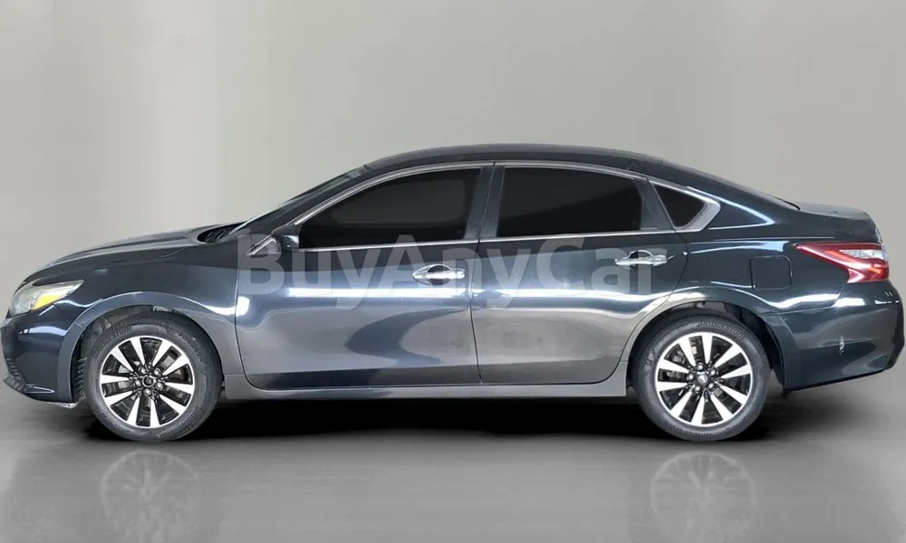 Vehicle photo 4