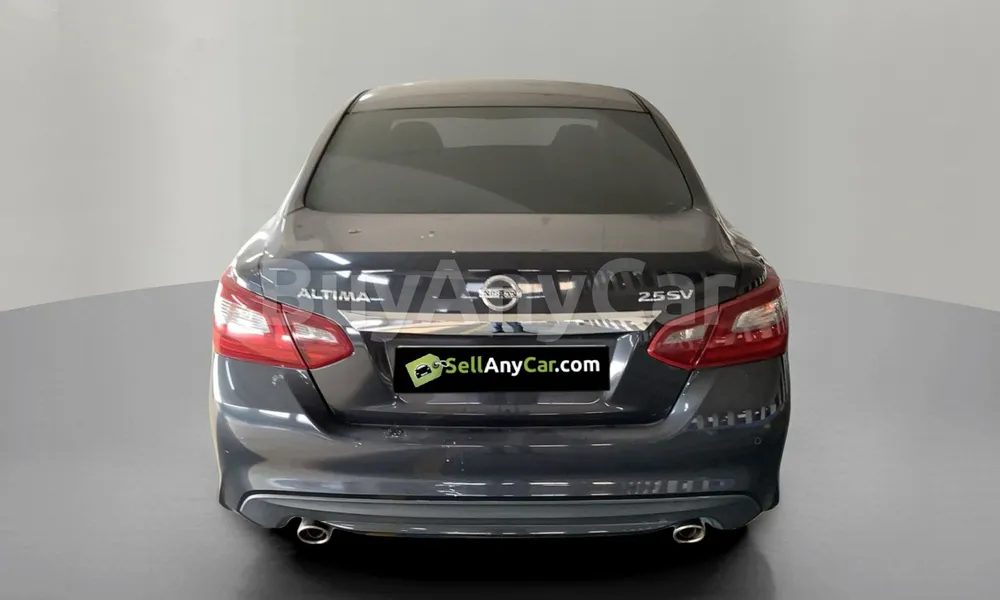 Vehicle photo 2